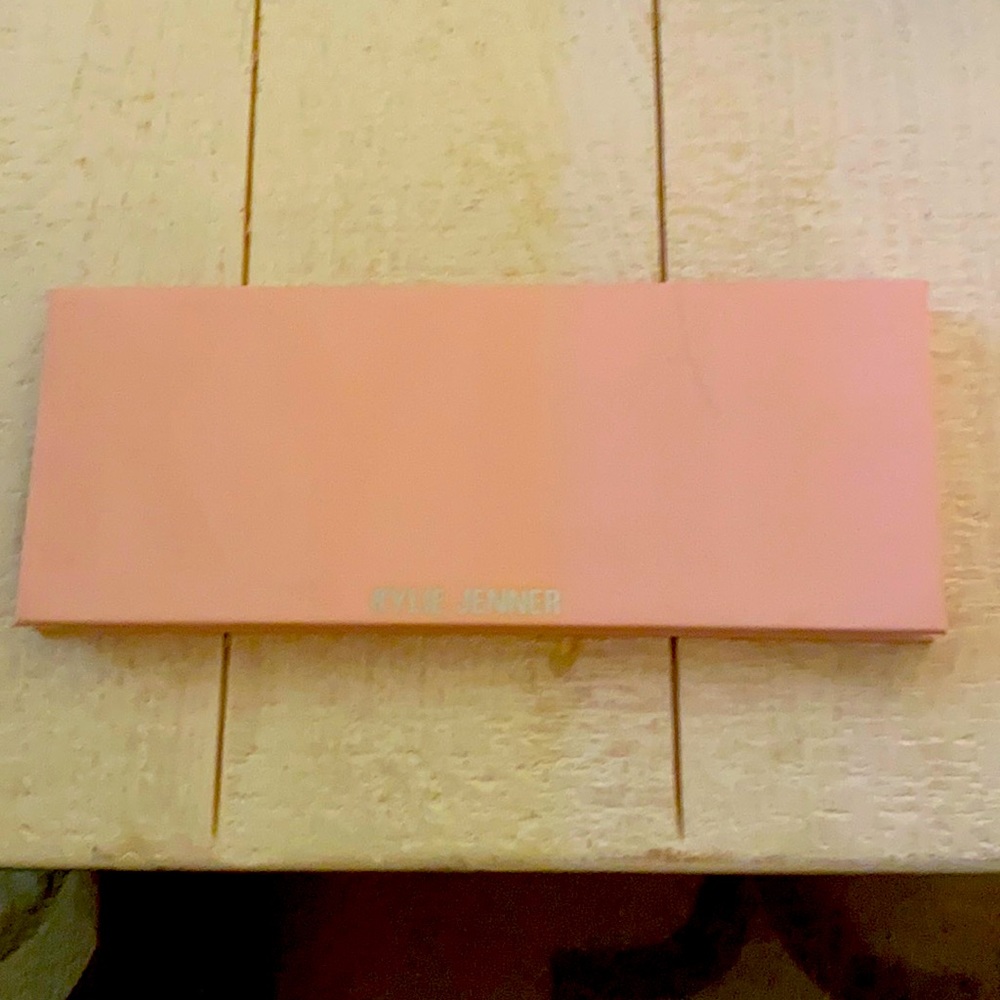 Kylie’s LE 2019 Valentines Day Palette. Like NEW